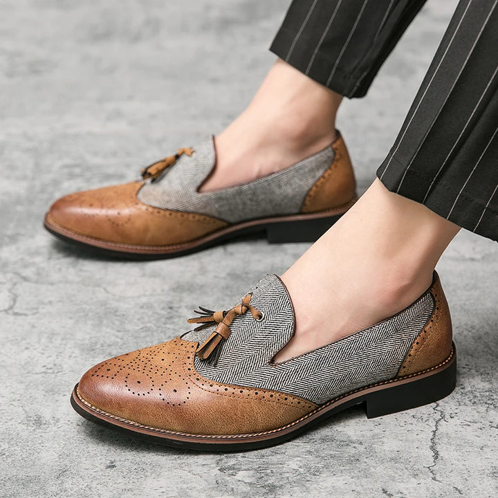 Semi-formal Leather Shoes for Men Tassel Casual Brogue Flats Carved England Men Dress Shoes Men Loafers Zapatos Hombre