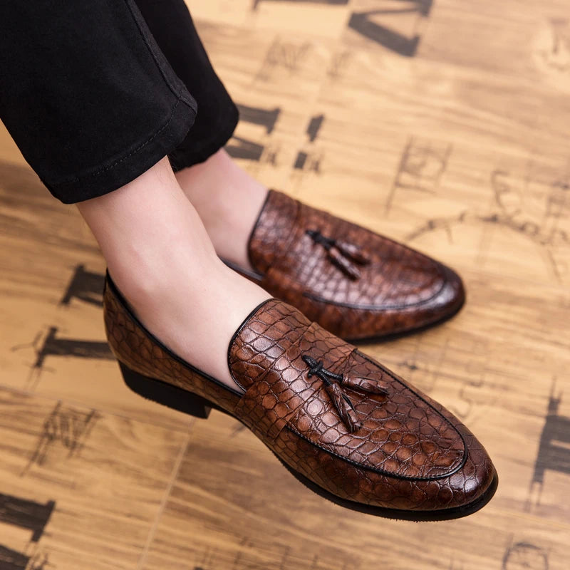 Summer Outdoor light soft Leather Men Shoes Loafers Slip On Comfortable Moccasins Flats Casual Boat Driving shoes size 38-47