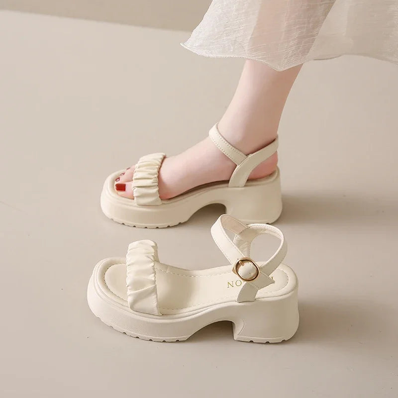 Fairy style thick soled sandals for women wearing summer 2024 new thick heels with fashionable beach shoes