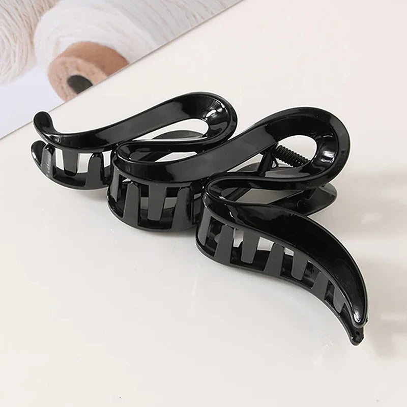 Oversized 13CM Wavy Matte Shark Clip - Transparent Hair Accessory