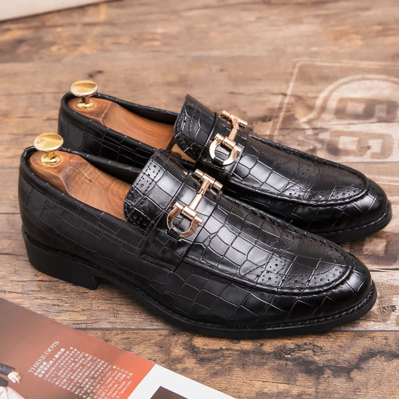 Designer Metal Buckle Loafers Men's Business Dress Fashion Casual Black Patent Leather Pointed-Toe Shoes Men's Loafers Slip-On