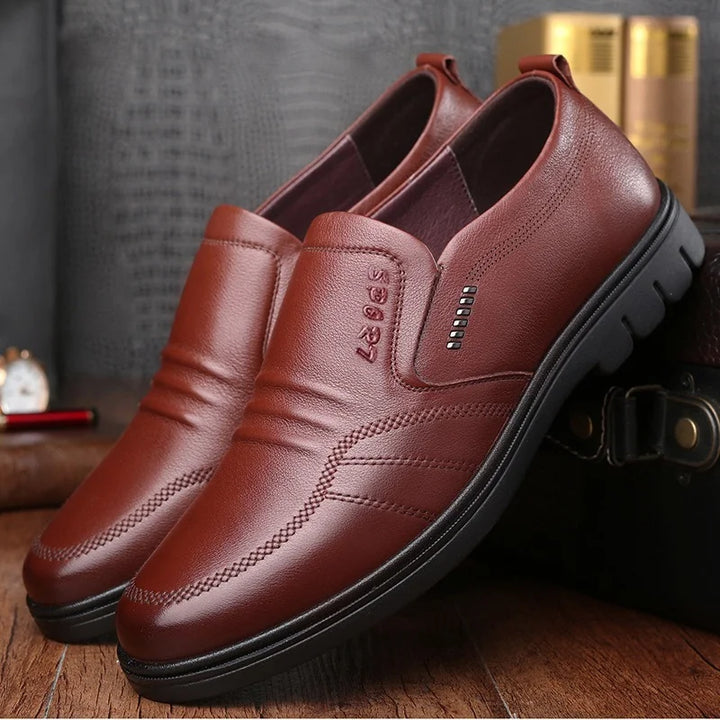 Man Sport Shoe Loafers Men Non-slip Leather Slip-on Black Driving Shoes Sneakers Male Dress Shoes Light Breathable Footwear Flat