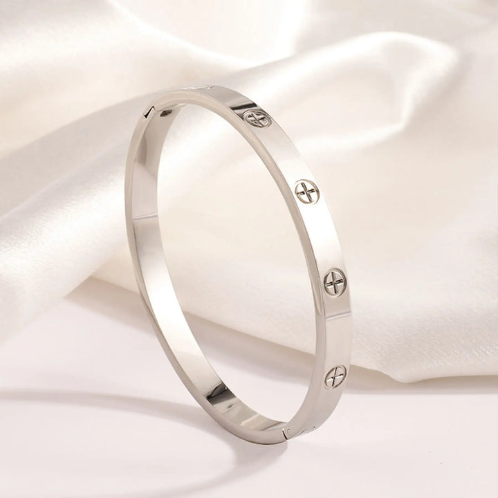 Stainless Steel Cross Bracelet – Luxurious & Trendy Design