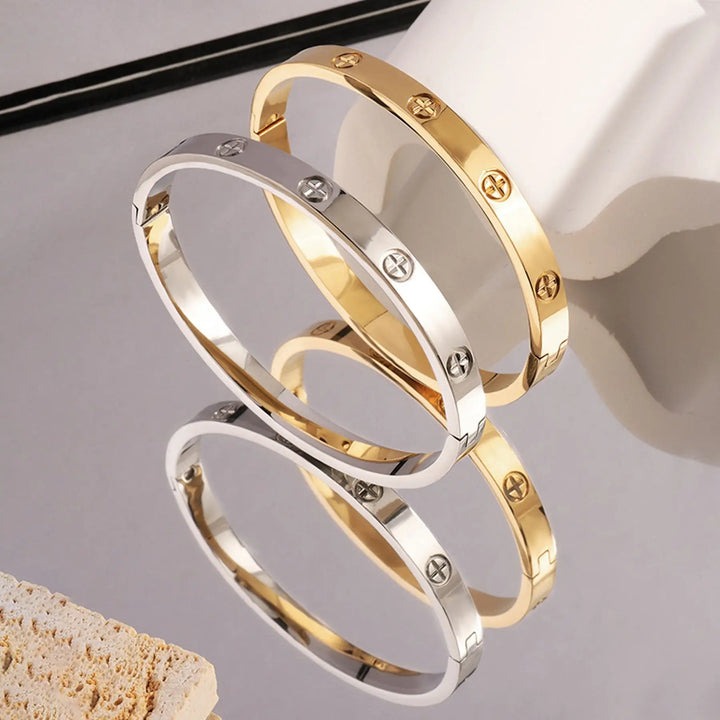 Stainless Steel Cross Bracelet – Luxurious & Trendy Design