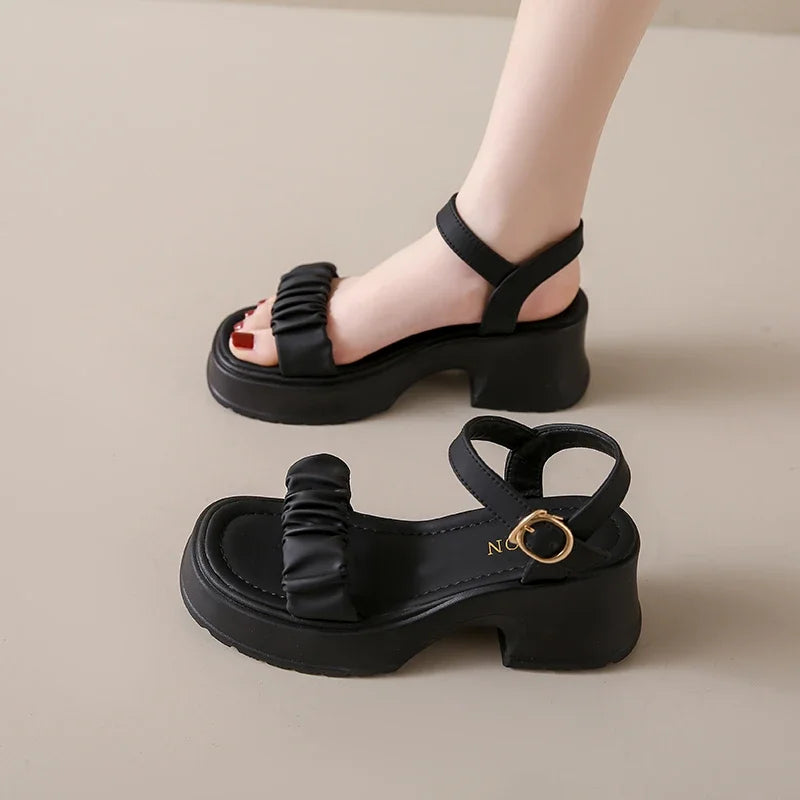 Fairy style thick soled sandals for women wearing summer 2024 new thick heels with fashionable beach shoes