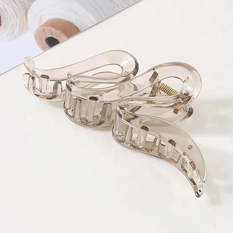 Oversized 13CM Wavy Matte Shark Clip - Transparent Hair Accessory