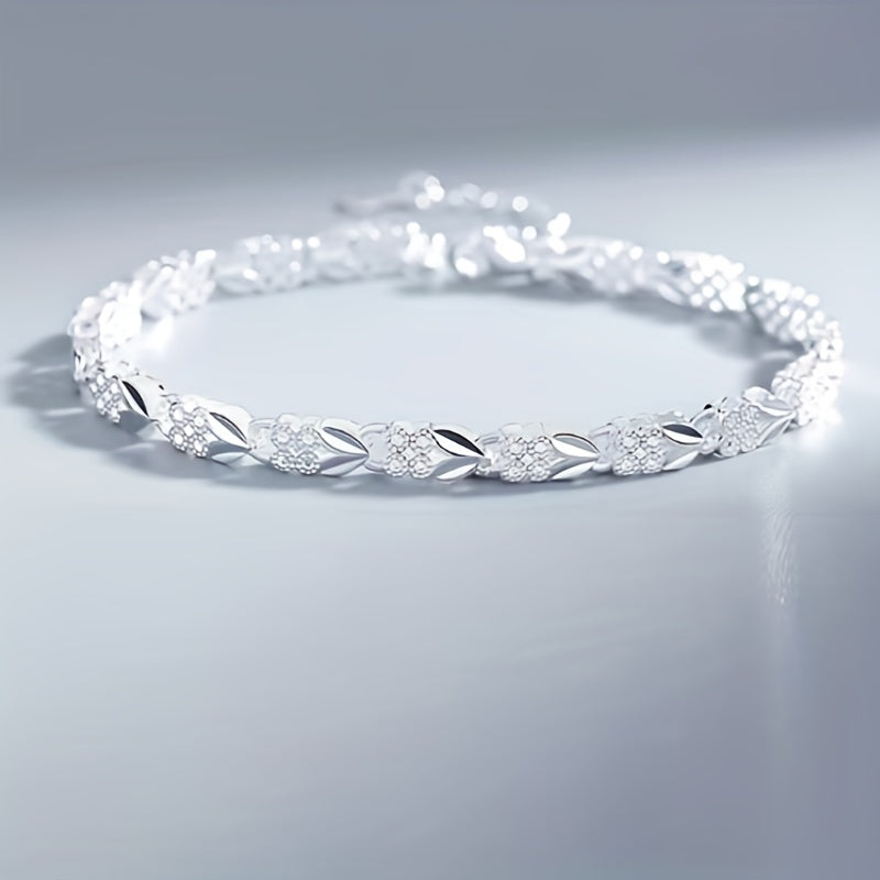 Silvery Bracelet – Clover Design